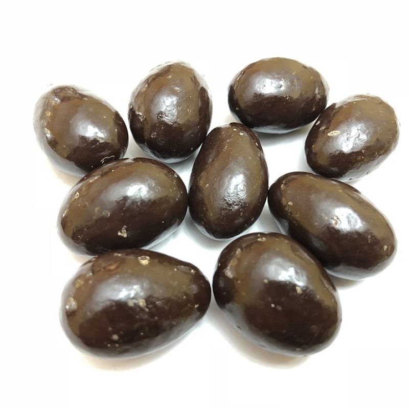 مكسرات مغلفة بالشوكولاتة
